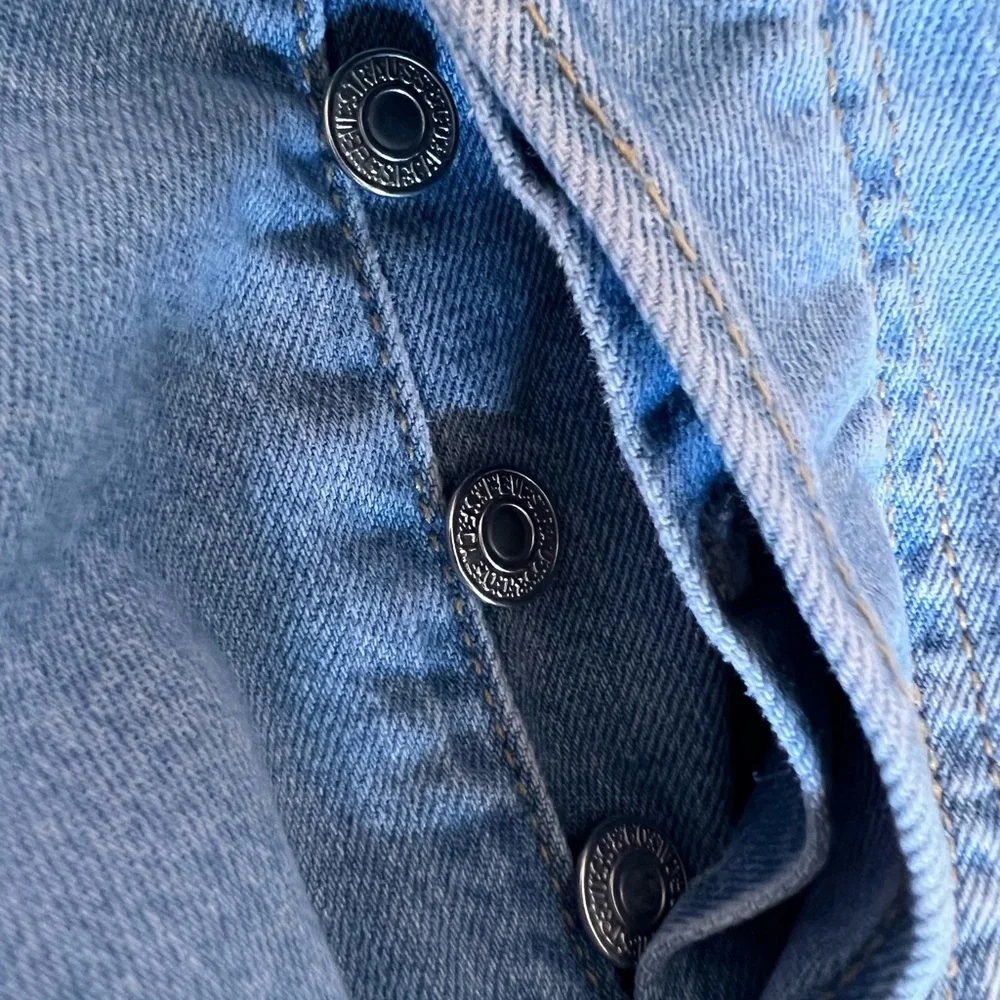 Levi's wedgie skinny jeans size 28. - Picture 4 of 7